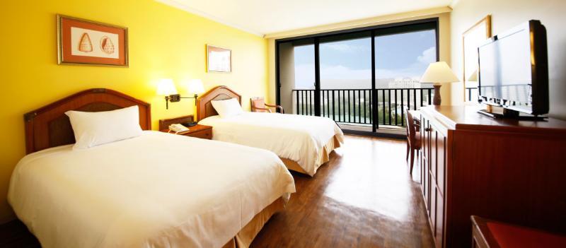 Guam Reef Hotel Tumon Exterior photo